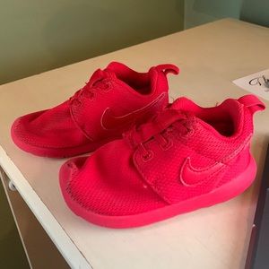 Nike Roshe toddler 7c